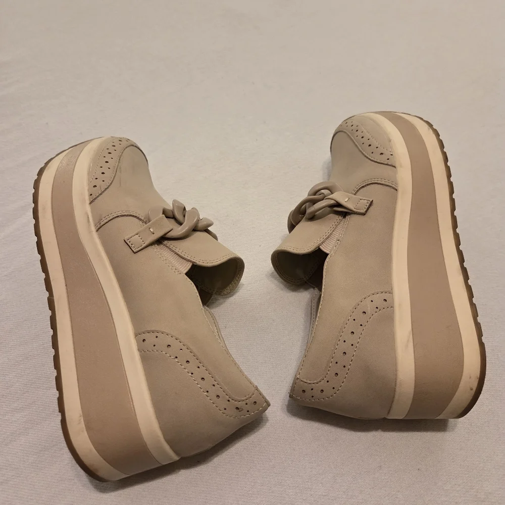 DOLCE VITA Jhenee Beige Slip-On‎ Chunky Chain Platform Sneakers Women's Size 7.5